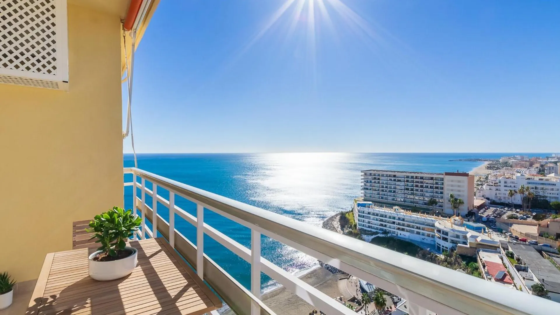 Apartment In Costa Del Sol With Sea Views 토레몰리노스